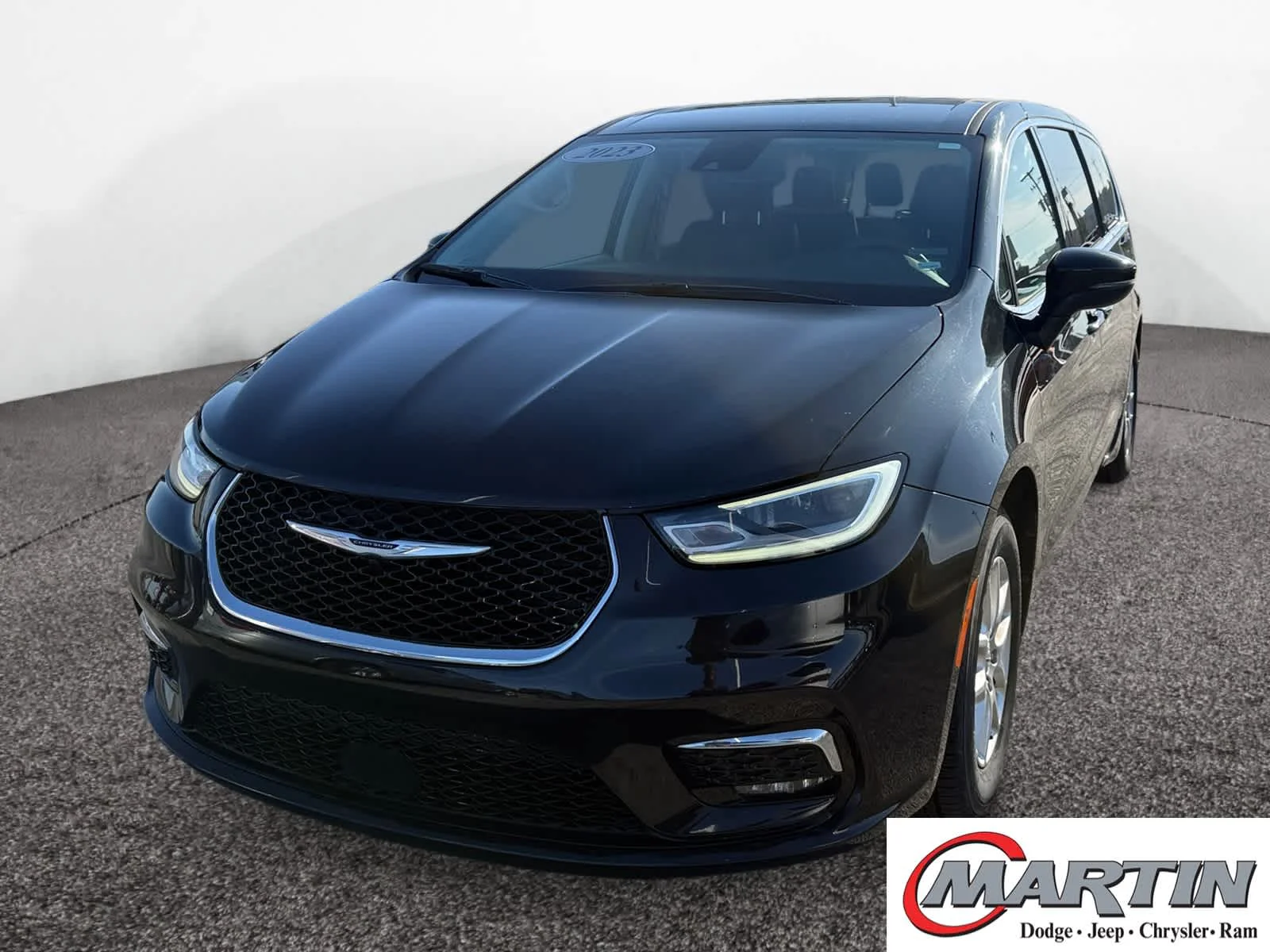 2023 Chrysler Pacifica Touring L's photo