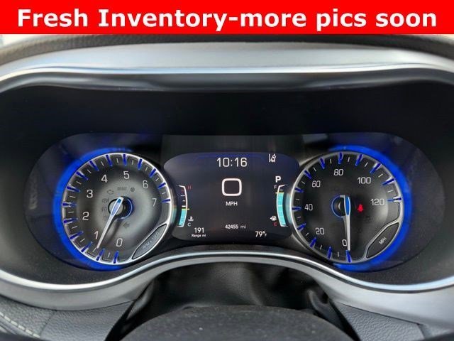 Used 2025 Bright White Clearcoat Chrysler Limited image 6