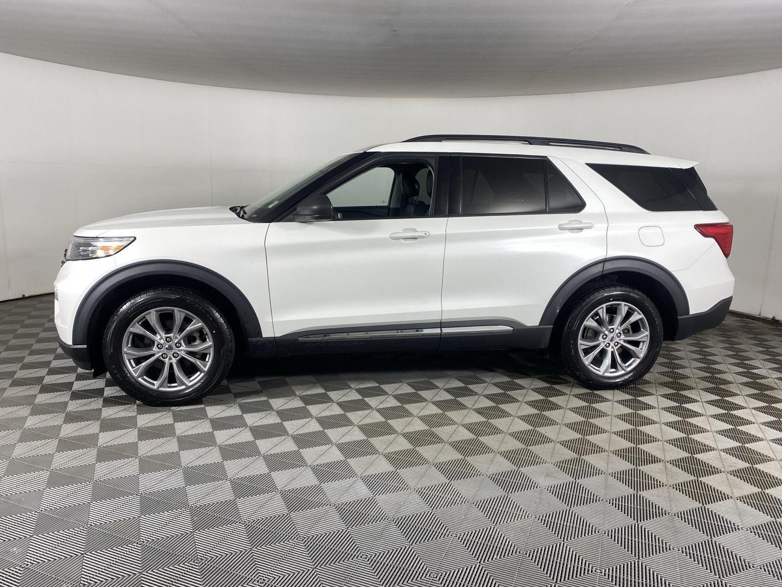 Used 2022 Star White Metallic Tri-Coat Ford XLT image 7