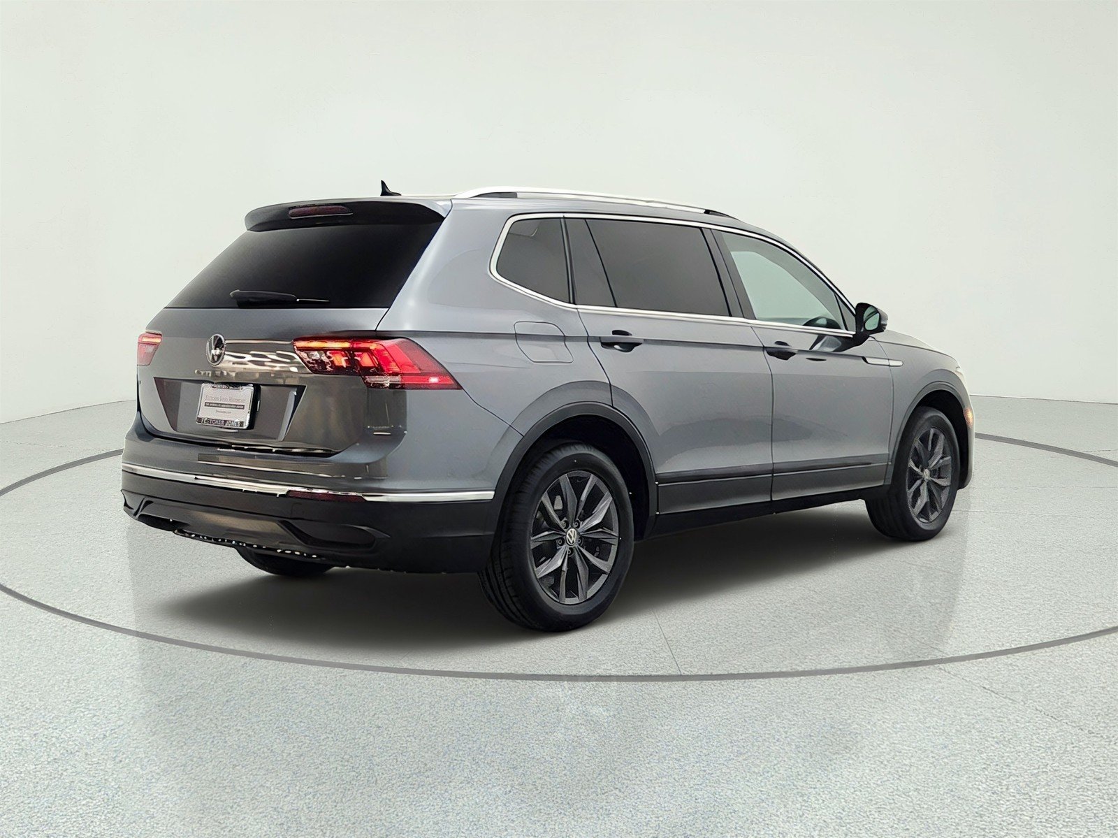 Used 2022 Platinum Gray Metallic Volkswagen 2.0T SE FWD image 5