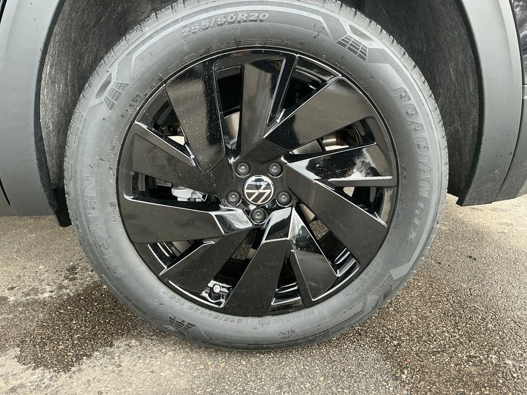 New 2026 Black Volkswagen 2.0T SE w/Technology image 20