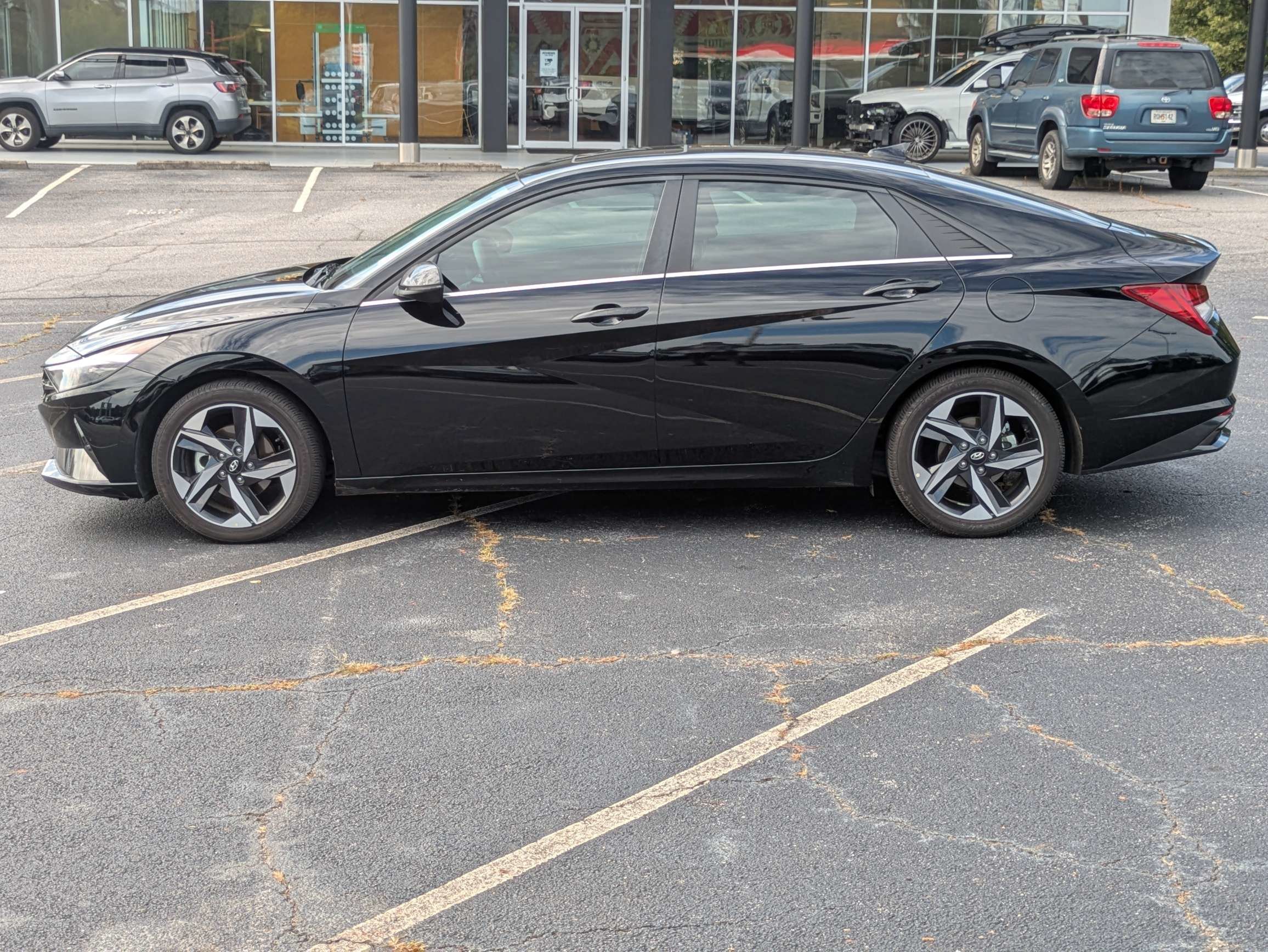 Used 2023 Black Hyundai Limited image 5