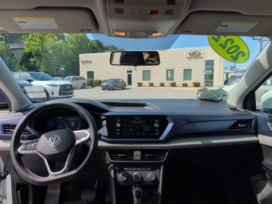 Used 2022 Pure White Volkswagen SE image 11