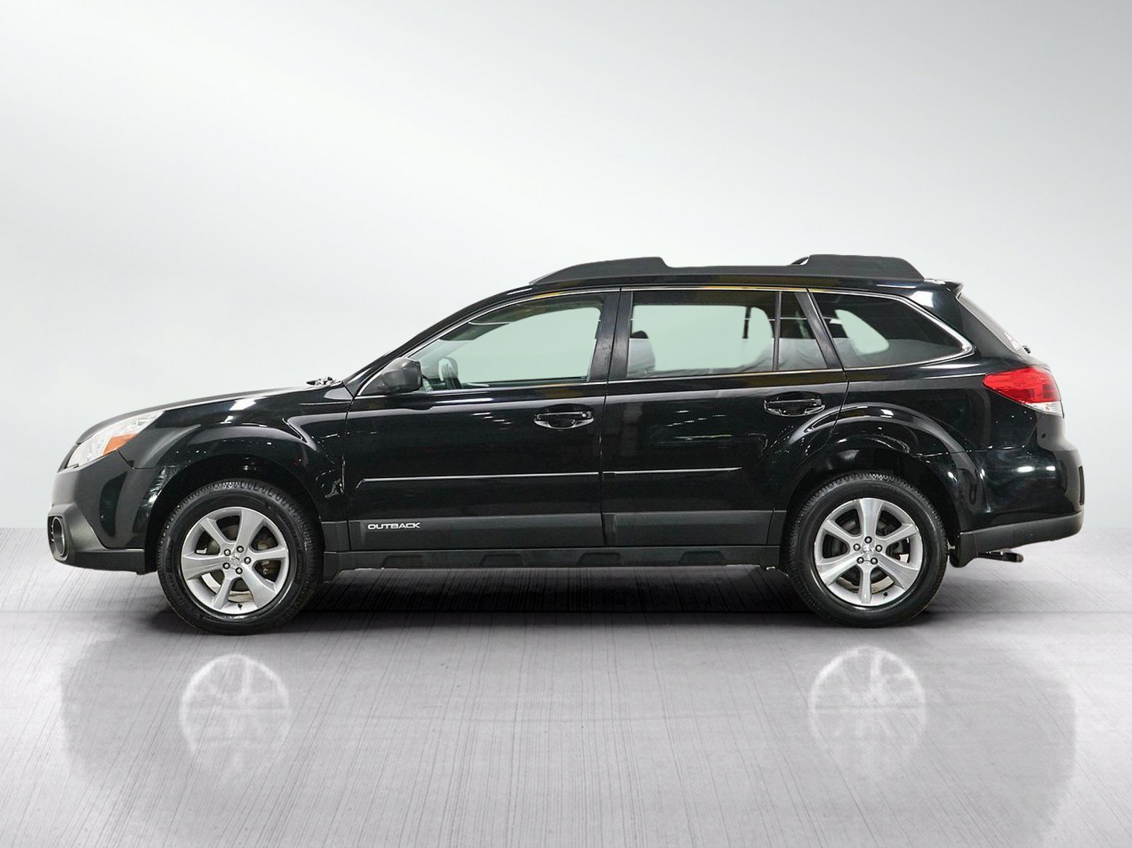Used 2013 Subaru Outback Limited with VIN 4S4BRCKC0D3313444 for sale in South Saint Paul, Minnesota