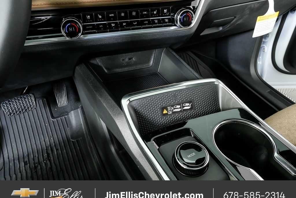 New 2026 Polar White Tricoat Chevrolet ACTIV image 17