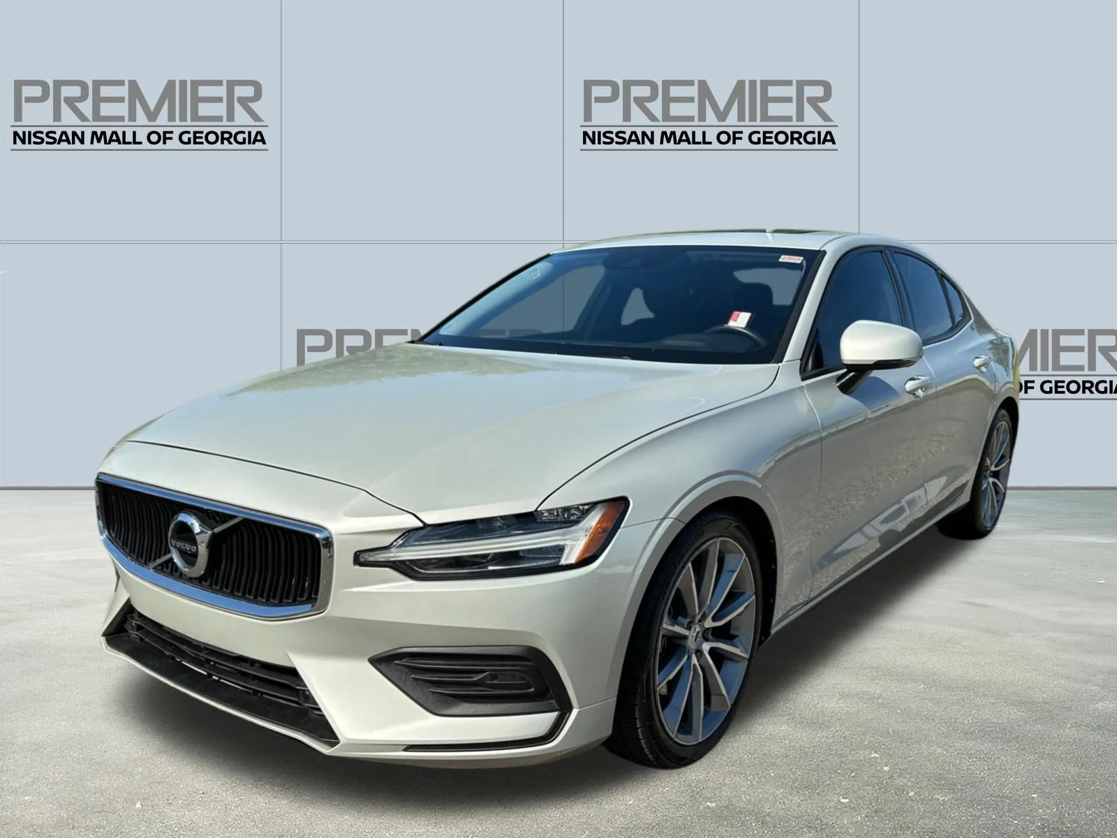 2019 Volvo S60 T5 Momentum's photo