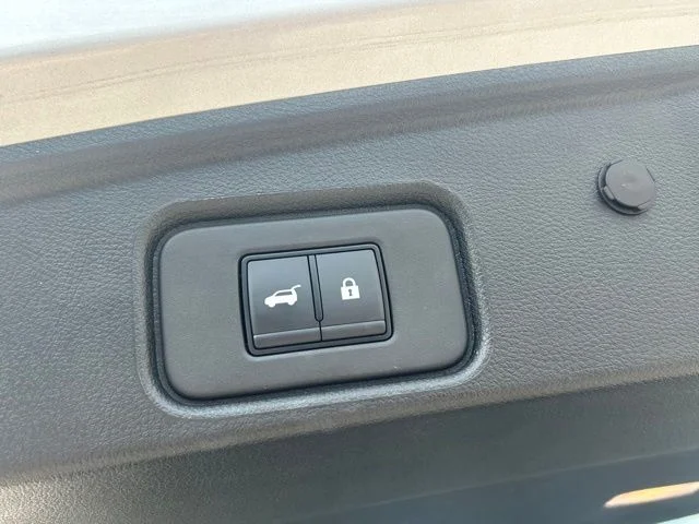 Used 2025 Silver Nissan Platinum image 14