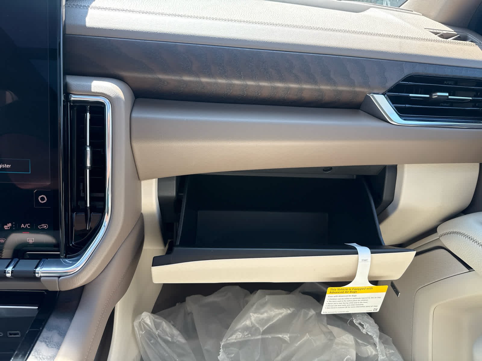 2026 GMC Yukon Denali - Photo 22