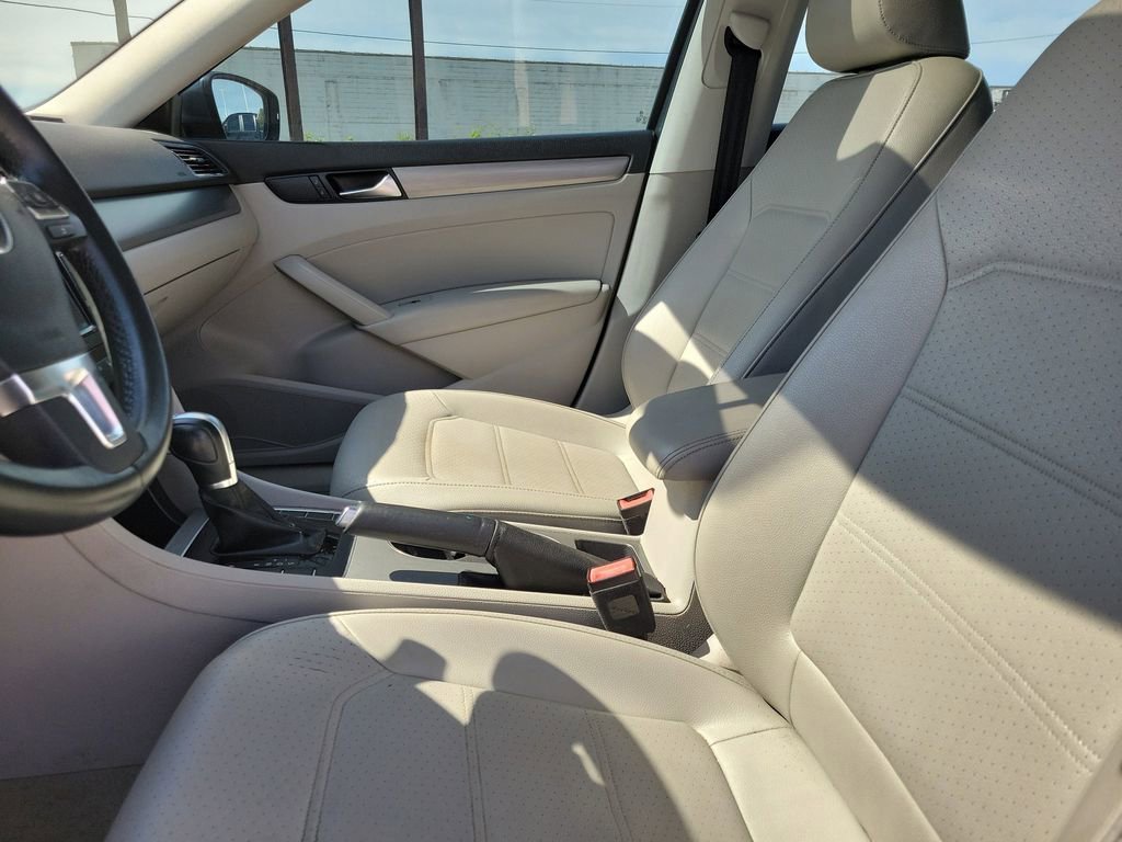 Used 2014 Gray Volkswagen 2.0L TDI SE image 17