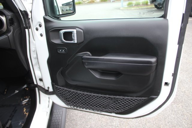 Used 2020 White Jeep Sport S image 27