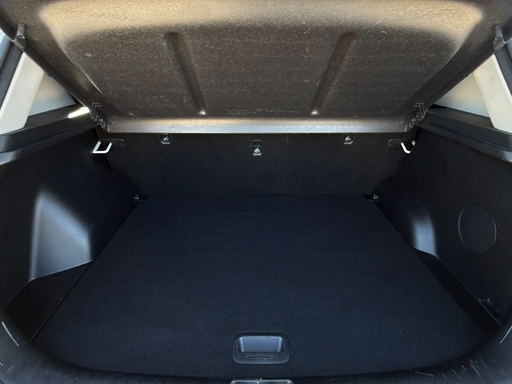 Used 2024 Snow White Pearl Kia SX image 30