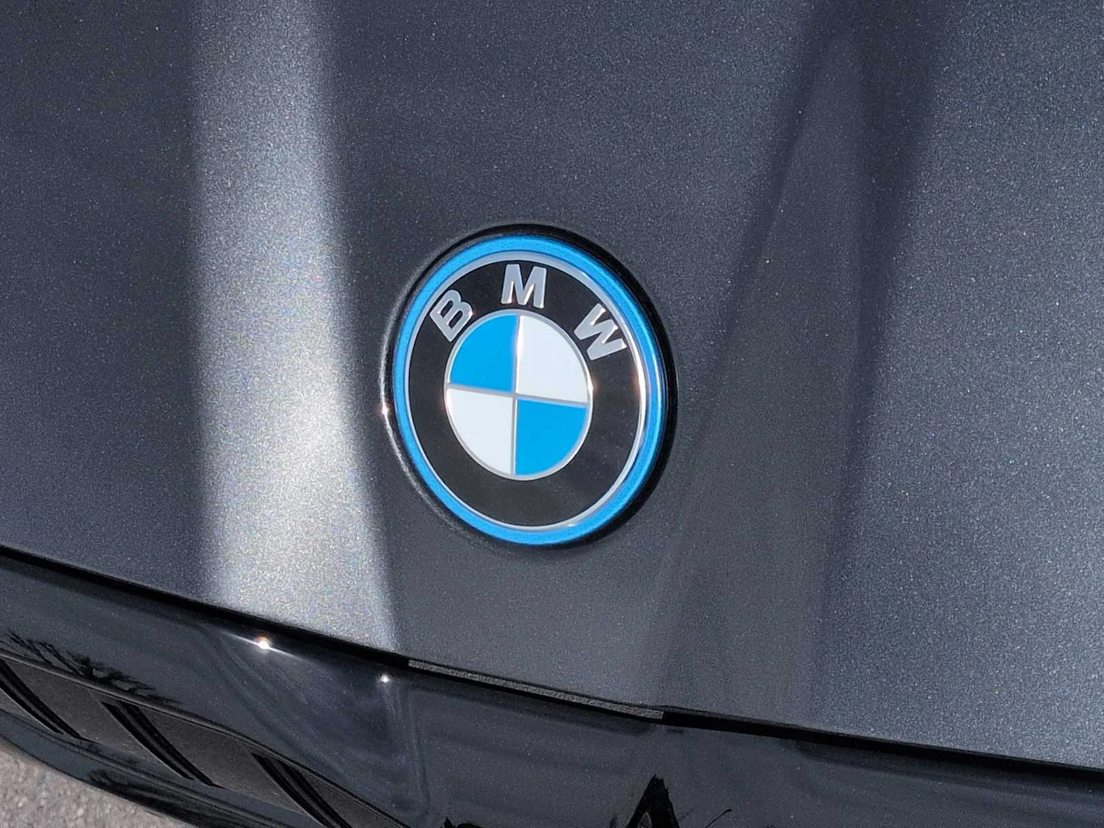 New 2027 Dark Graphite Metallic BMW 550e xDrive image 11