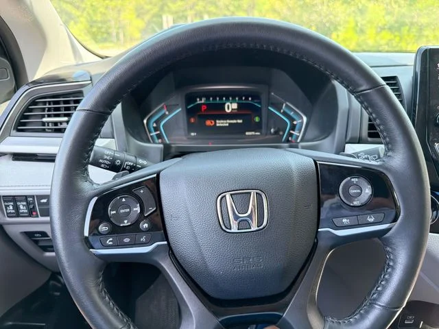 Used 2023 Silver Honda Touring image 17