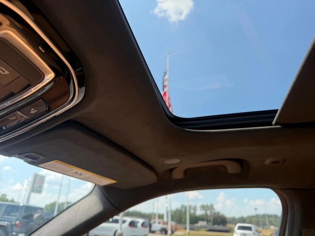 Used 2023 Gray Jeep Summit Reserve image 11