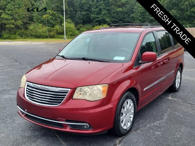 Used 2014 Red Chrysler Touring image 7