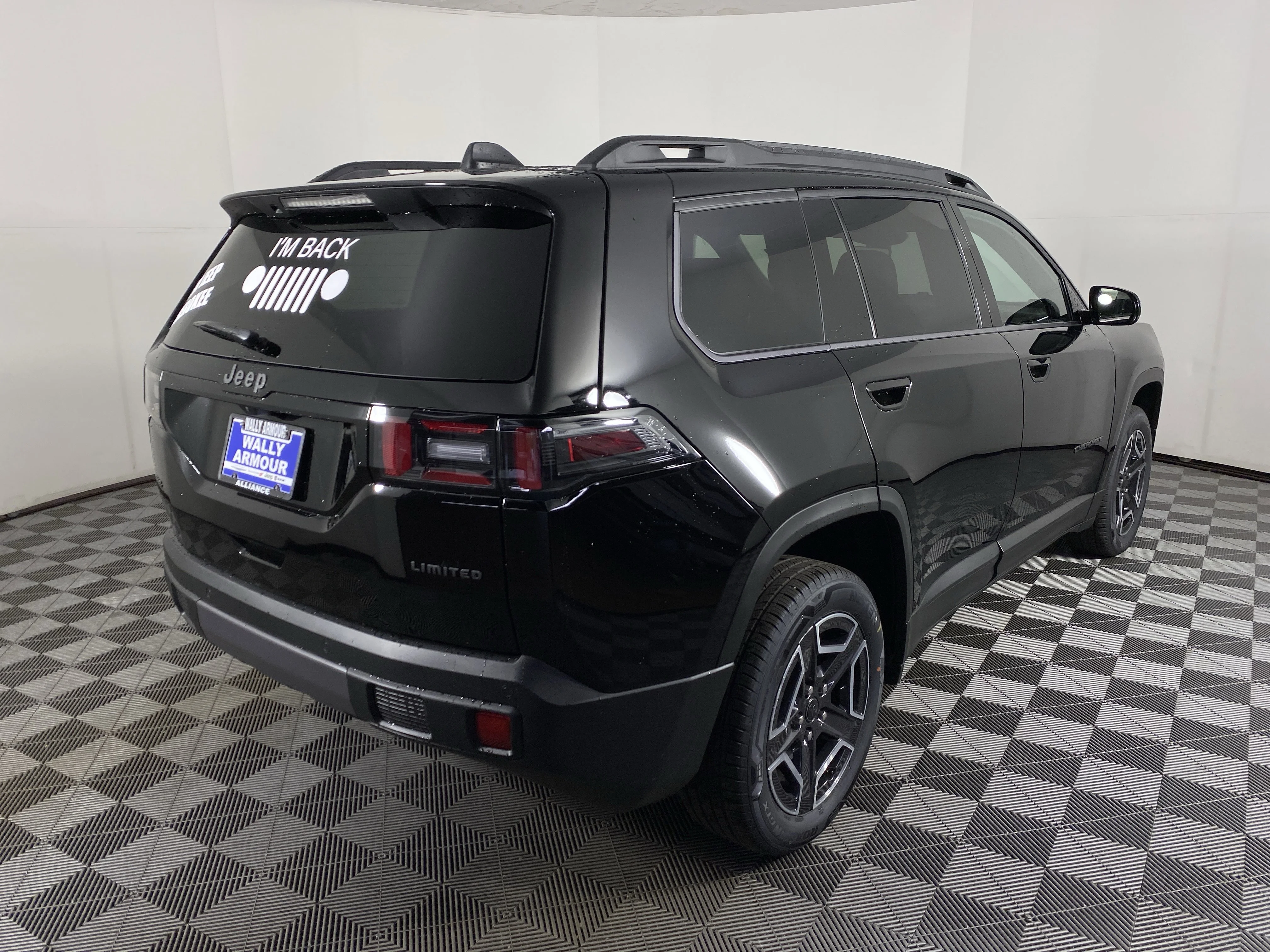 New 2026 Diamond Black Crystal Pearl-Coat Exterior Paint Jeep Limited image 7