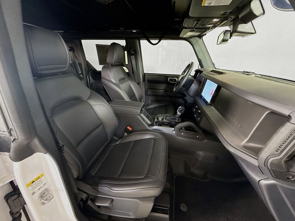 Used 2025 Oxford White Ford Badlands image 28