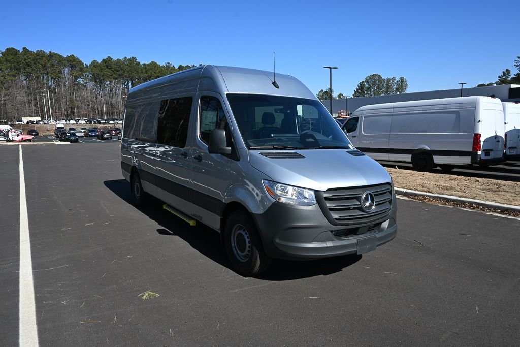 Used 2026 High-tech silver metallic Mercedes-Benz Crew 170 WB image 25