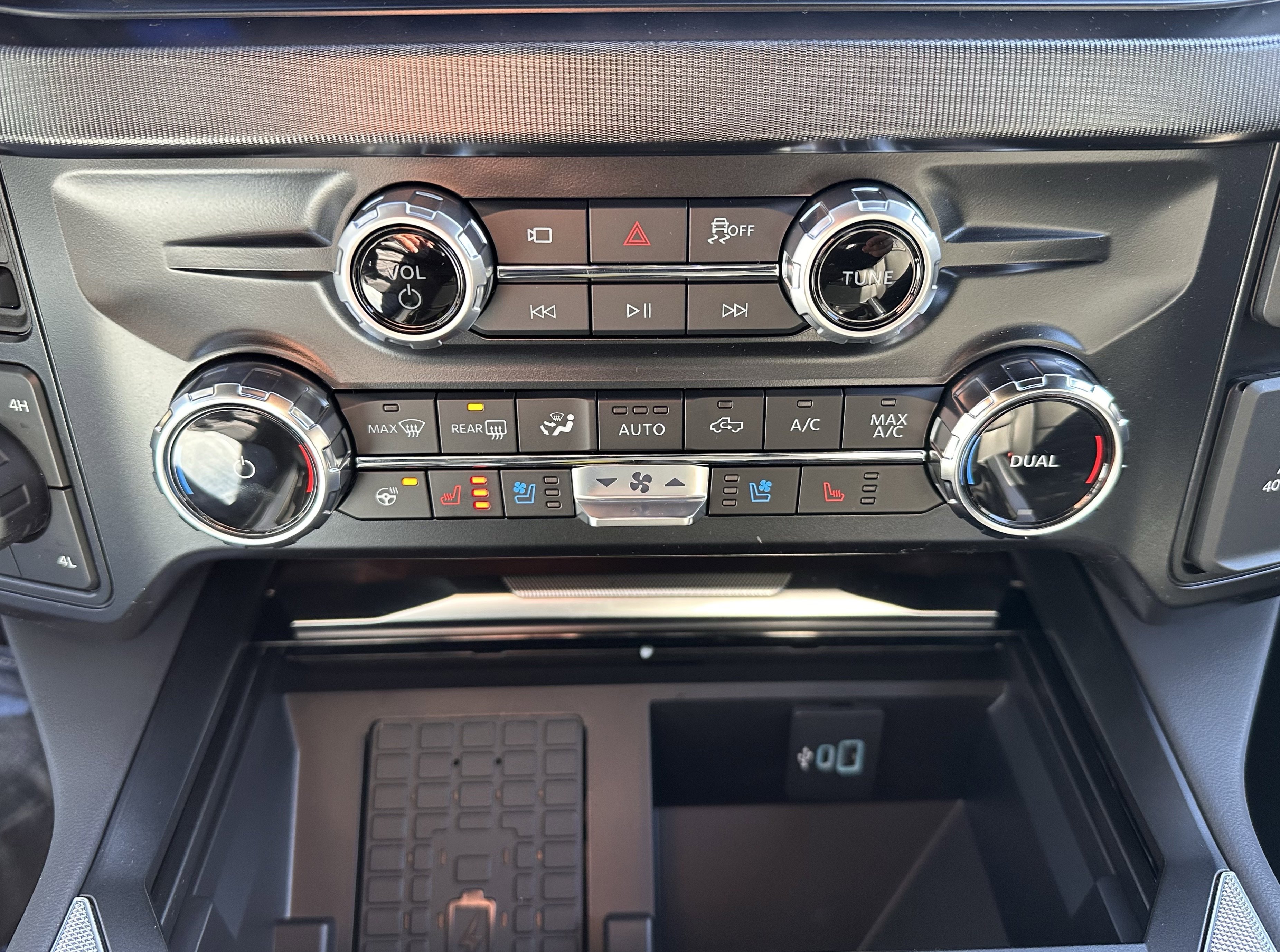 New 2026 Glacier Gray Metallic Tri-Coat Ford F-250® Platinum® image 30