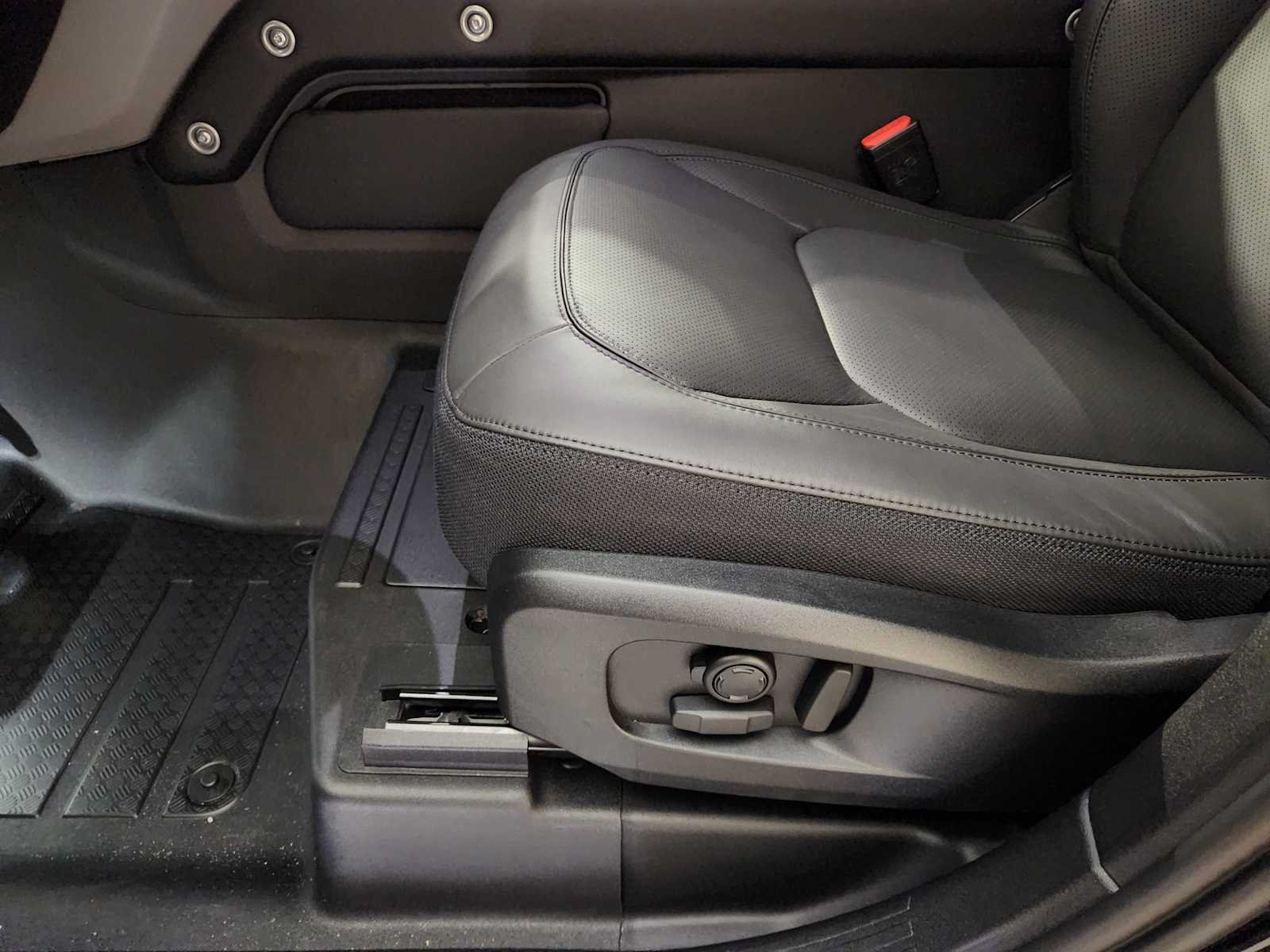 2026 Land Rover Defender V8 - Photo 25
