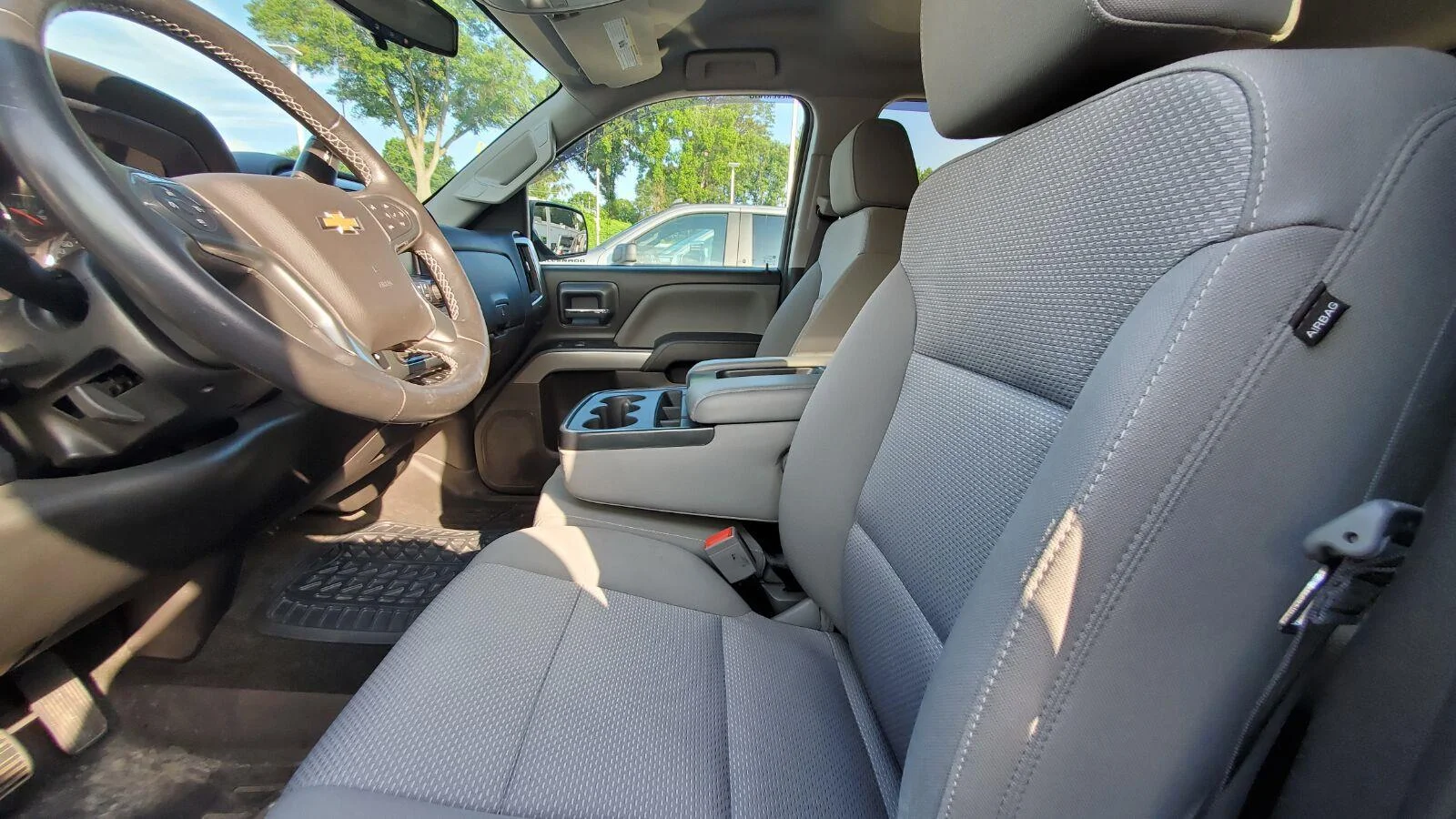 Used 2018 SILVER ICE METALLIC Chevrolet LT image 3