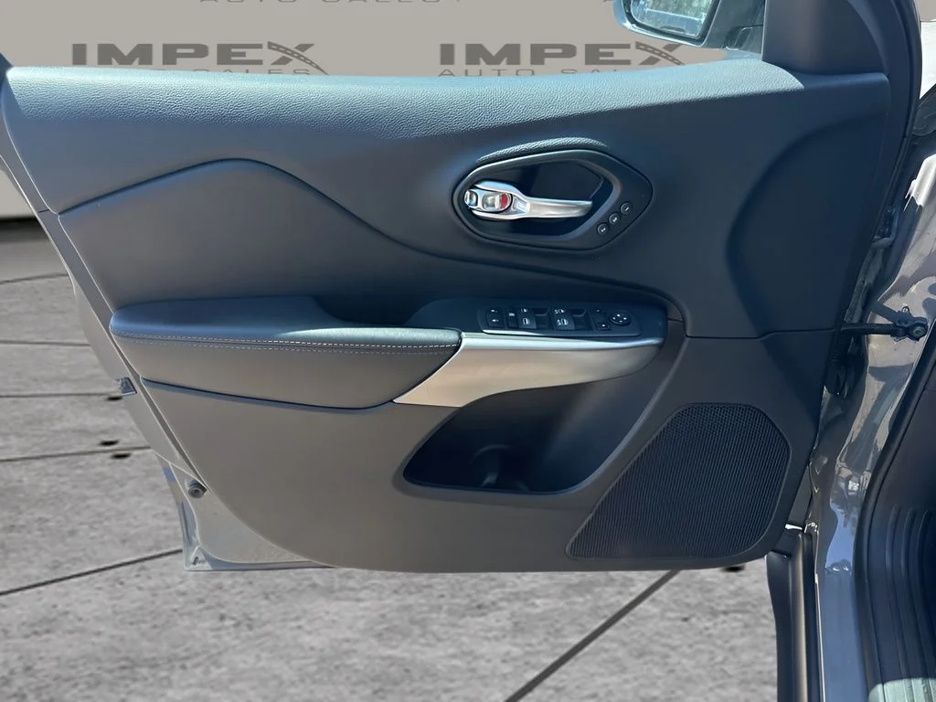 Used 2022 Gray Jeep Limited image 26