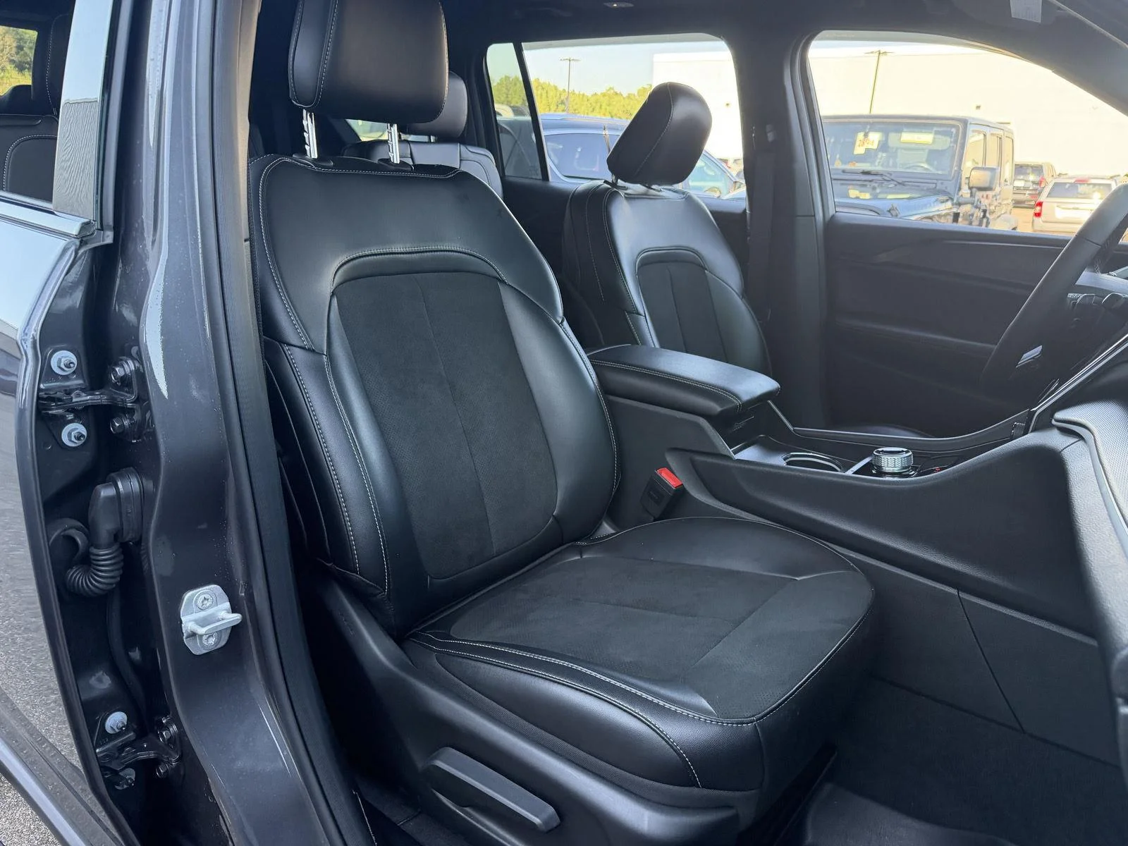 Used 2025 Baltic Gray Metallic Clearcoat Jeep Altitude X image 24