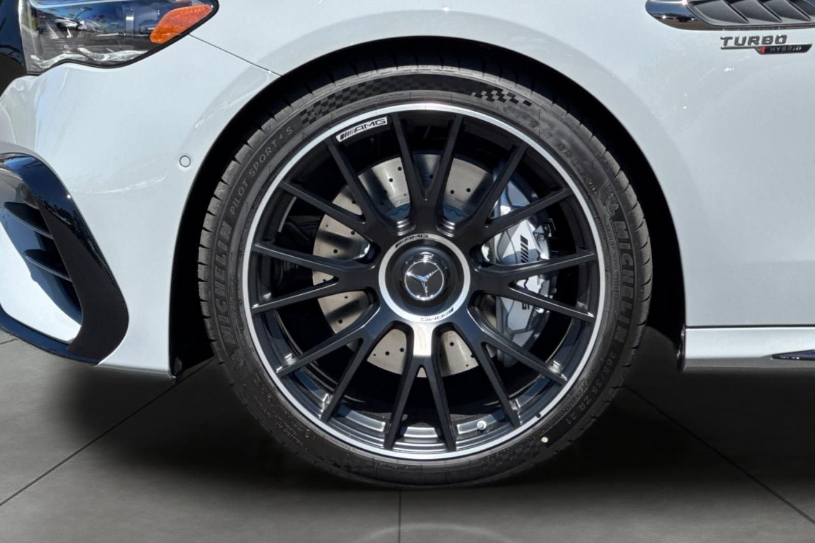 New 2027 MANUFAKTUR Alpine Grey Mercedes-Benz E 53 AMG® image 3