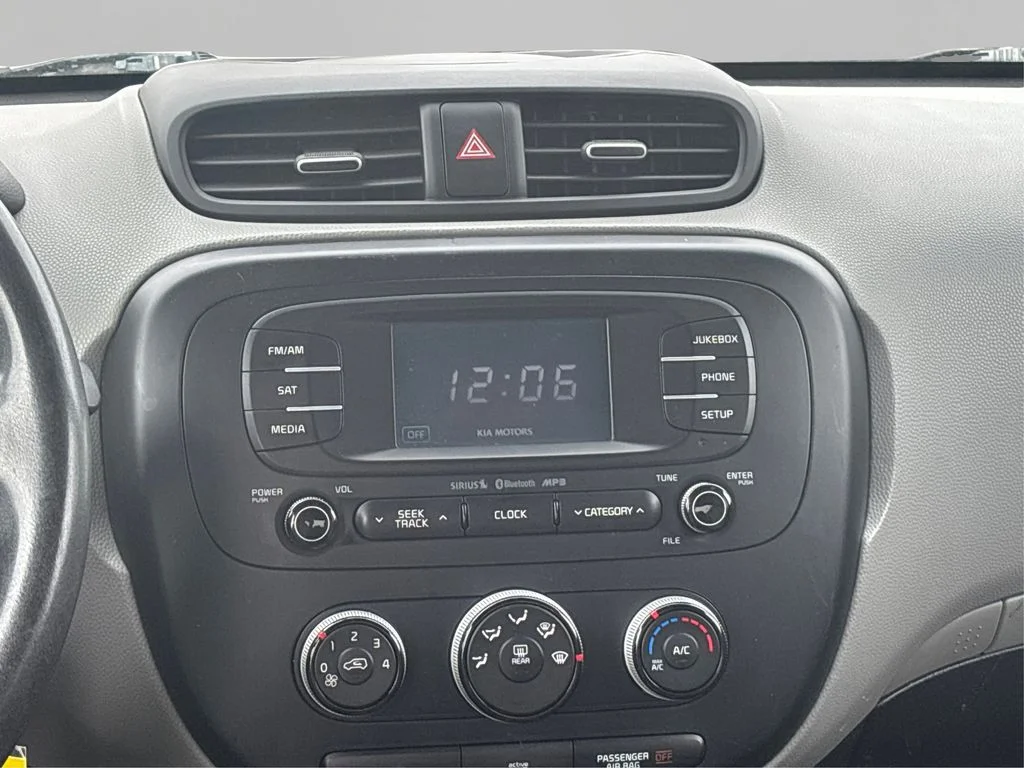 Used 2016 Black Kia Base image 18