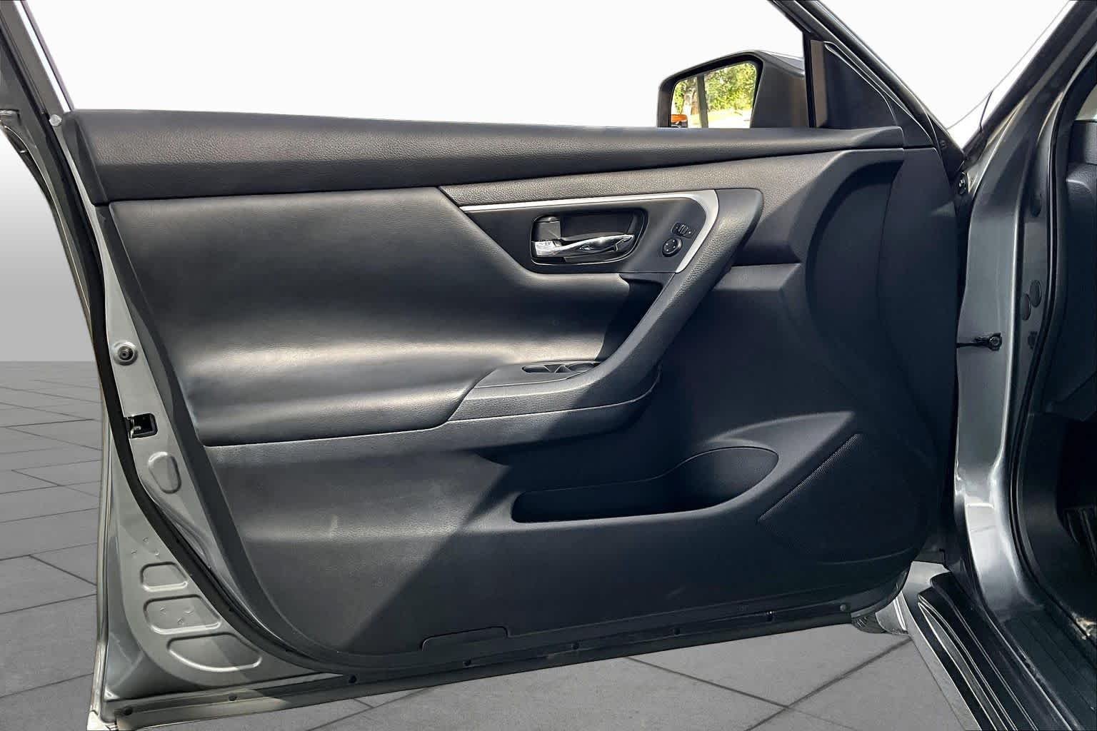 Used 2018 Gun Metallic Nissan 2.5 S image 20