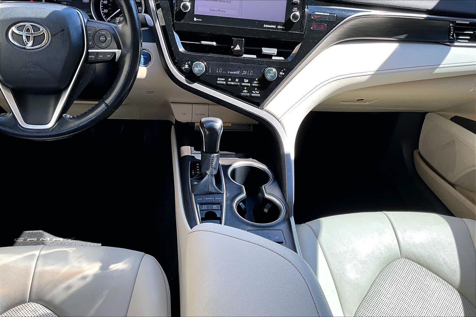 Used 2021 Wind Chill Pearl Toyota Hybrid XLE image 17
