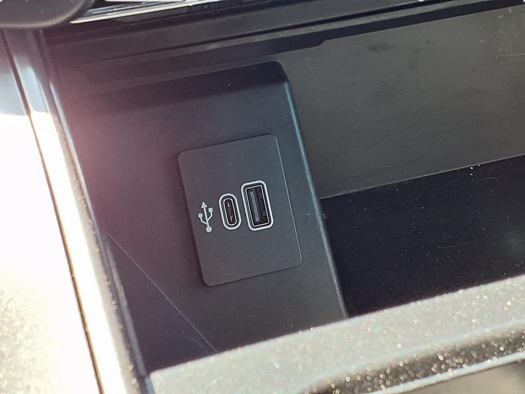 Used 2025 Black Metallic Ford Lariat image 15