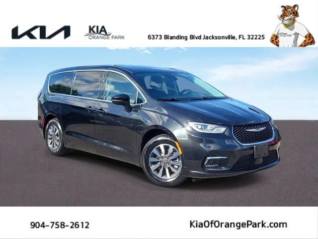 2023 Chrysler Pacifica Hybrid Touring L Hybrid's photo