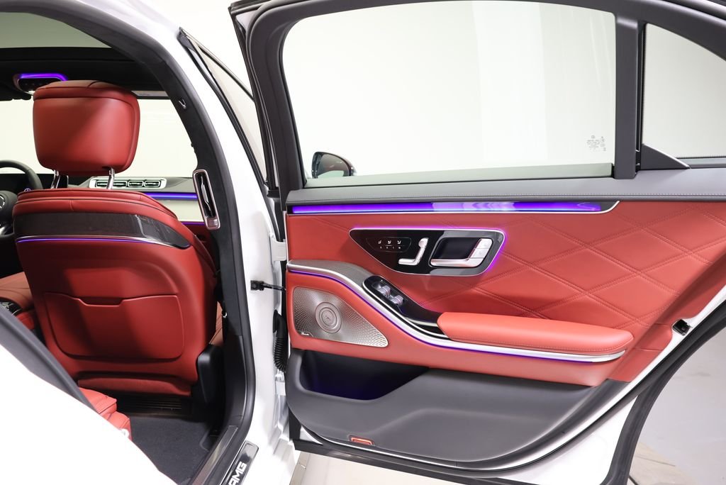 New 2026 MANUFAKTUR Moonlight White Metallic Mercedes-Benz S 63 E AMG® image 51