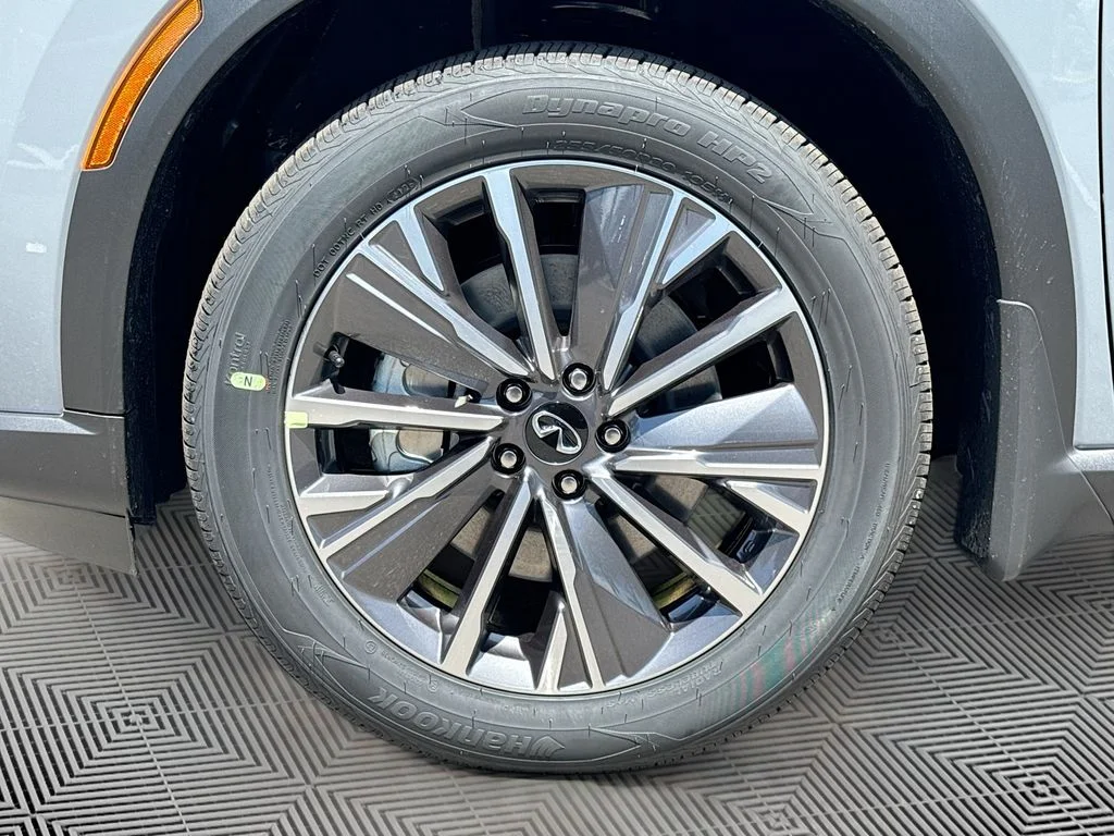 New 2027 HARBOR GRAY INFINITI Luxe FWD image 34