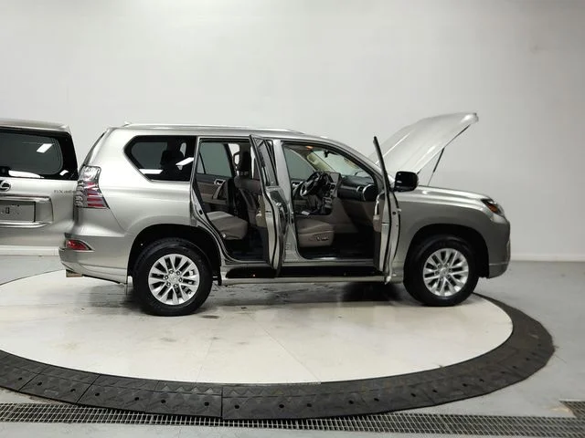 Used 2023 Silver Lexus 460 image 17