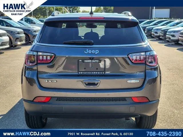 Used 2022 Gray Jeep Latitude Lux image 5