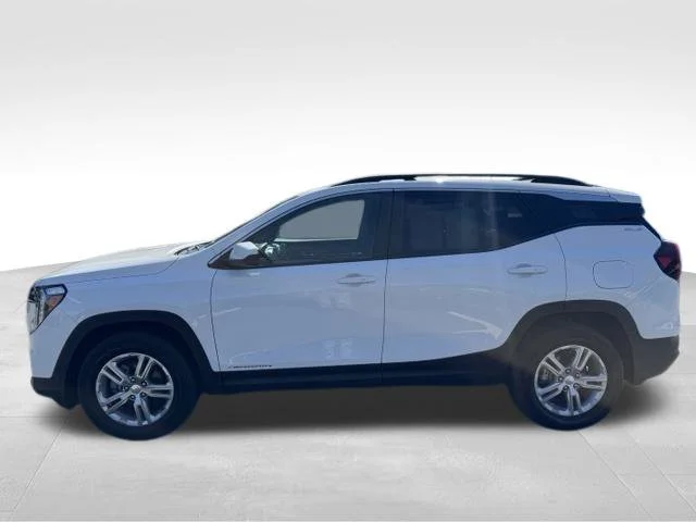 Used 2023 White GMC SLE image 4