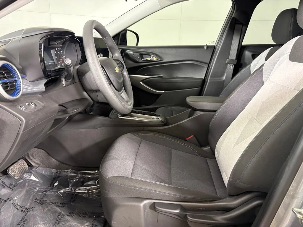 Used 2025 Gray Chevrolet LS image 25