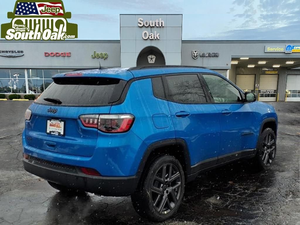 New 2026 Hydro Blue Pearl-Coat Exterior Paint Jeep Latitude image 3