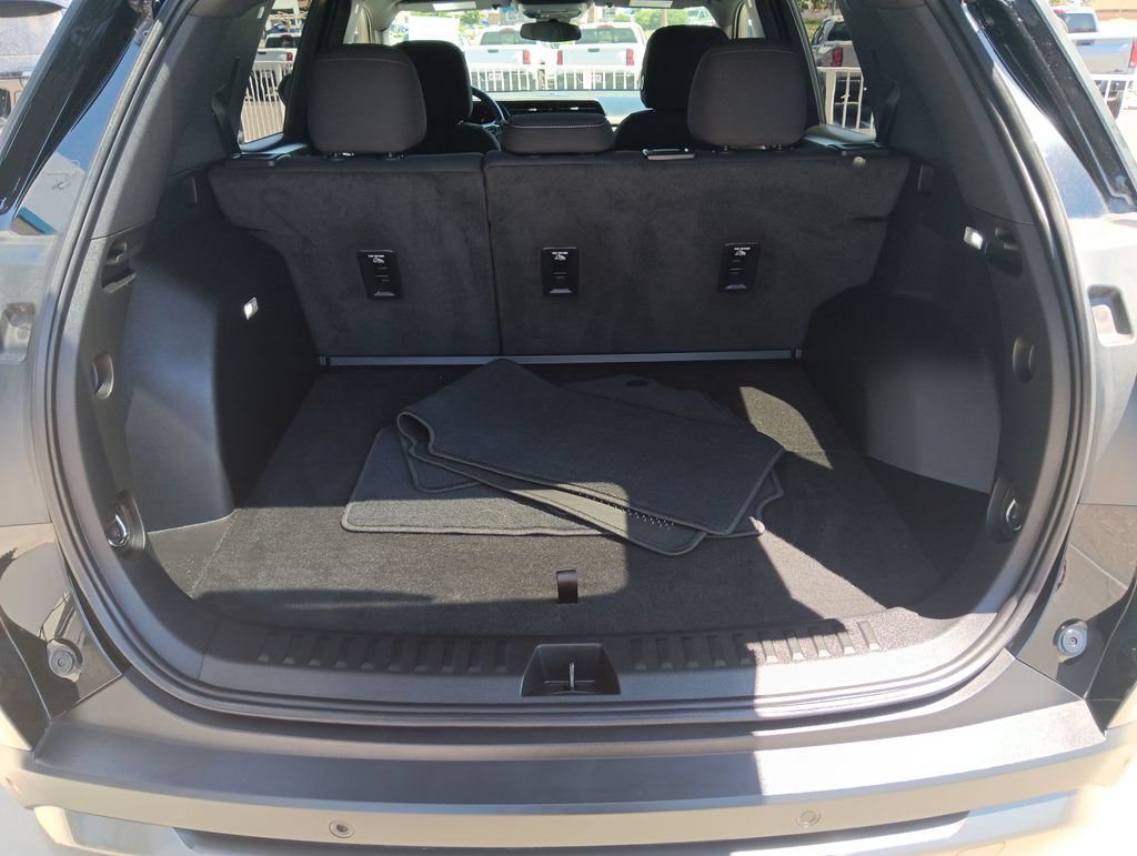 Used 2025 Ebony Twilight Metallic GMC Elevation image 22