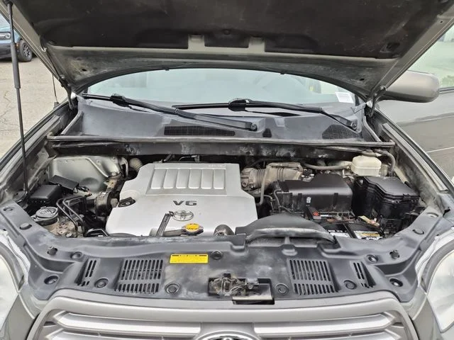 Used 2010 Green Toyota Base image 21