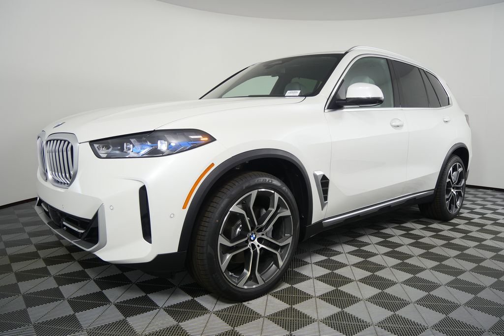 Used 2026 Mineral White Metallic BMW xDrive40i image 7