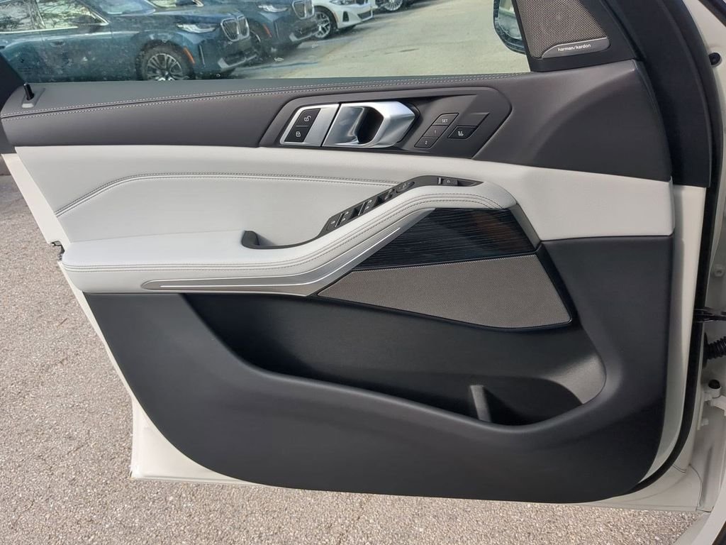 New 2026 Alpine White BMW xDrive40i image 31
