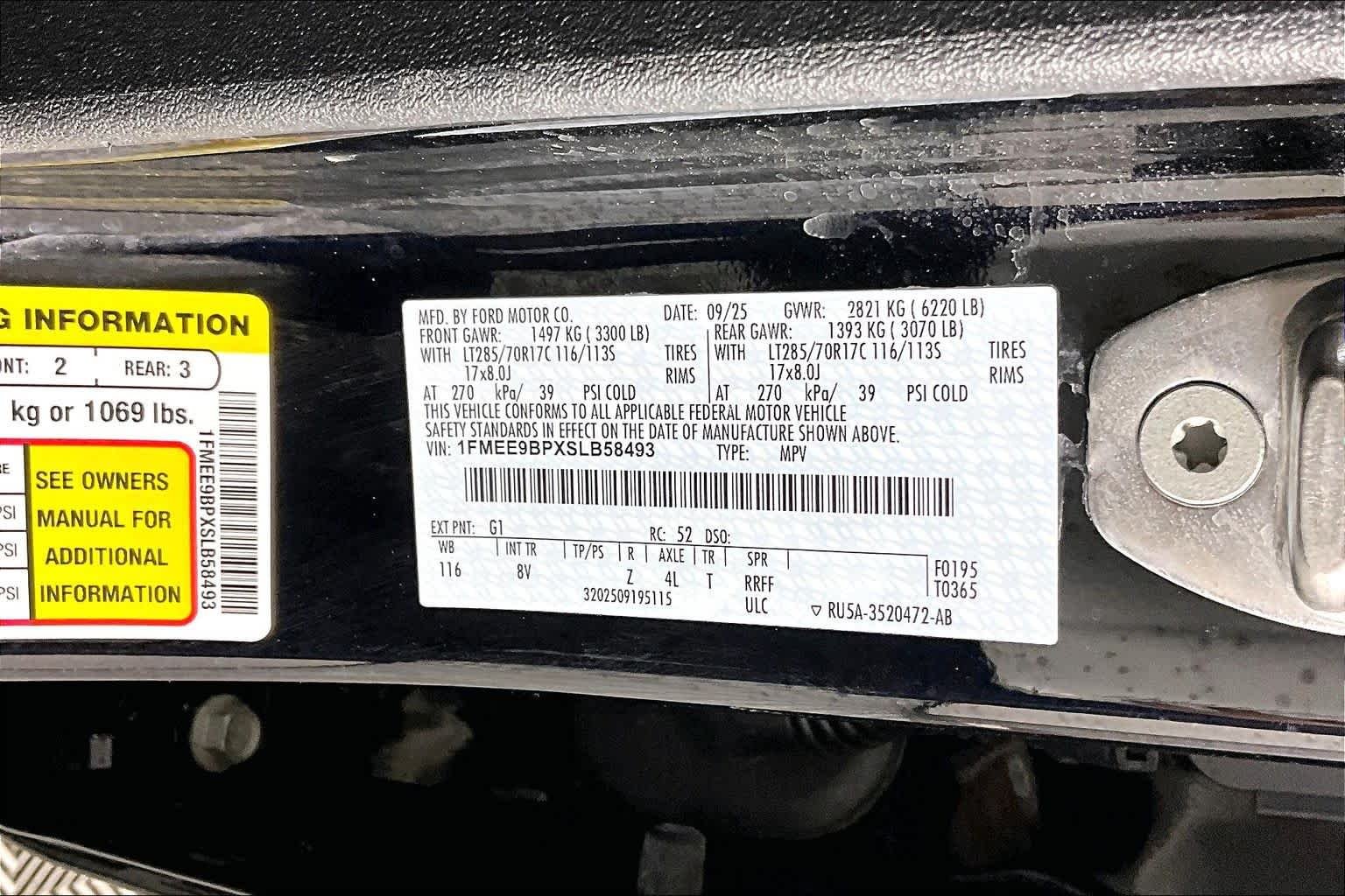 Used 2025 Shadow Black Ford Badlands image 32