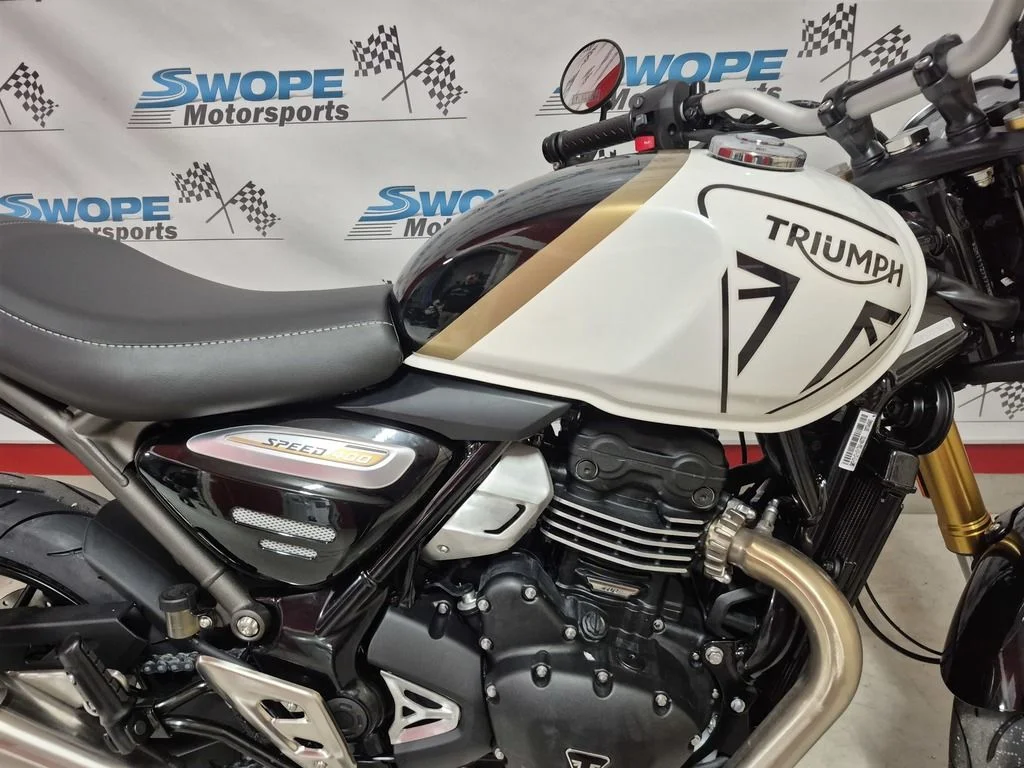 New 2026 white/black Triumph Base image 5