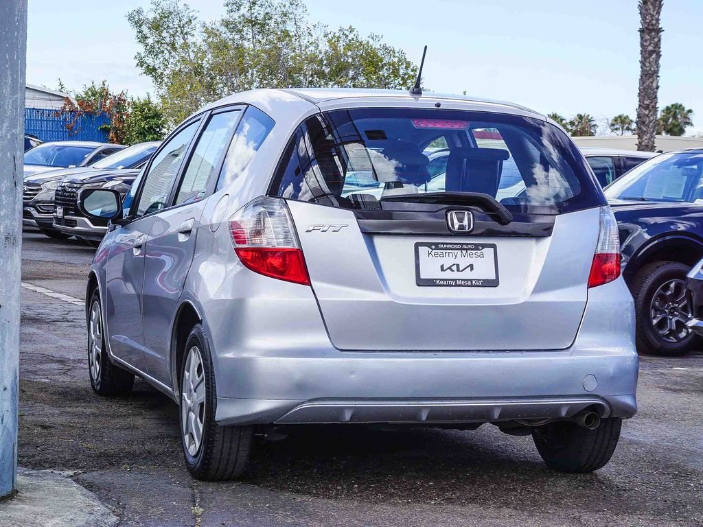 Used 2013 Alabaster Silver Metallic Honda Base image 5