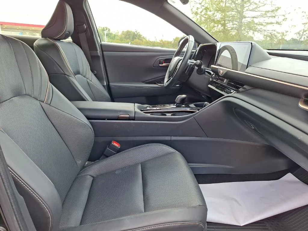 Used 2025 Black Toyota  image 32