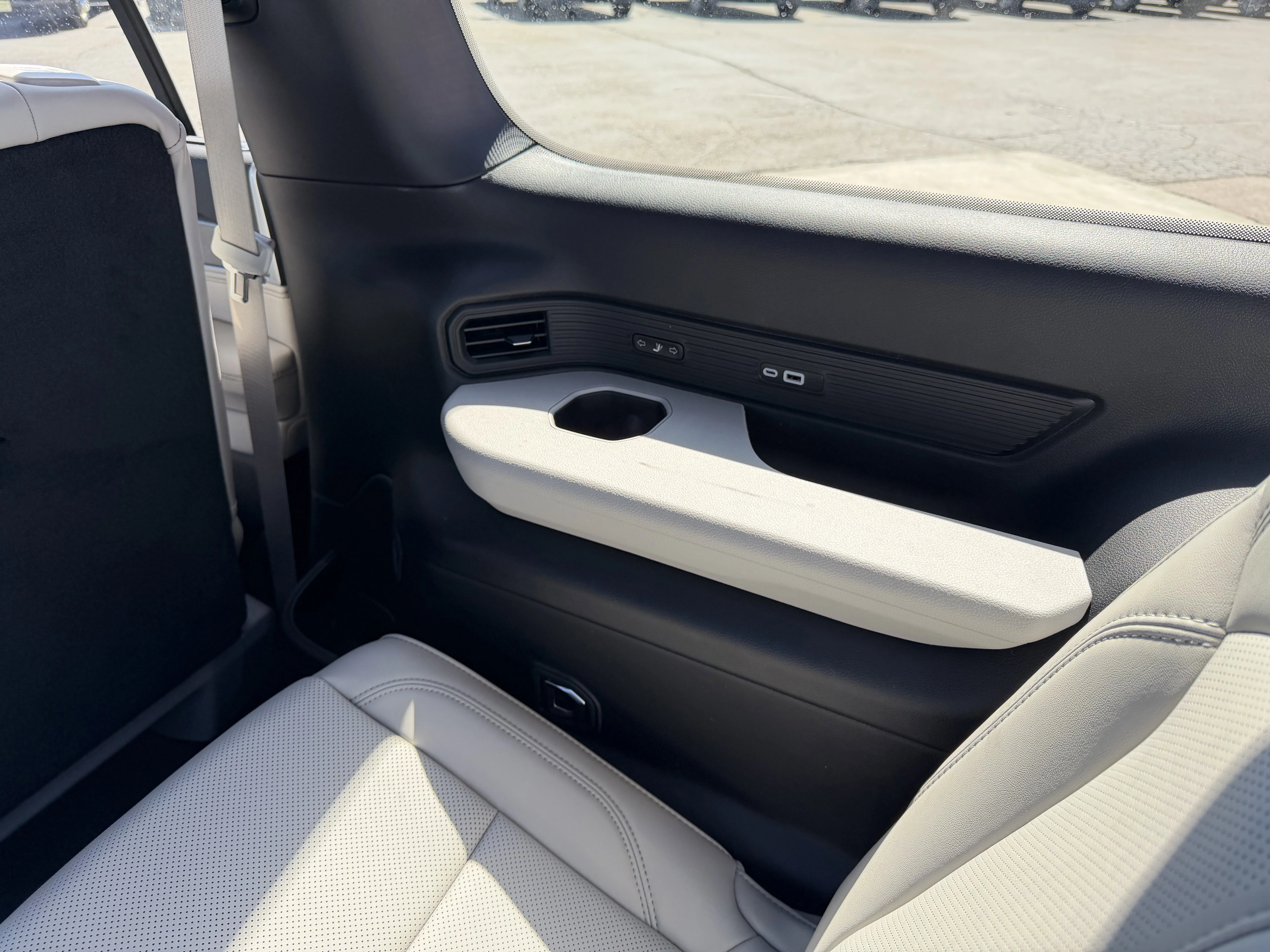 New 2026 High Gloss Black Exterior Paint Jeep Limited Reserve image 10