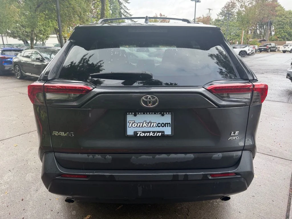 Used 2020 Magnetic Gray Metallic Toyota LE image 5